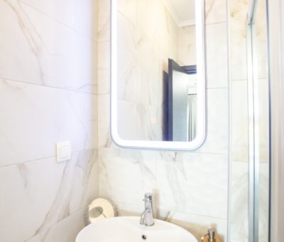 bathroom-mirror-sink